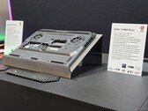 MSI Raider 16 HX Max in mostra al CES 2026 mostra il suo nuovo design del pannello inferiore (Fonte: Notebookcheck)