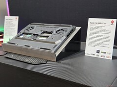 MSI Raider 16 HX Max in mostra al CES 2026 mostra il suo nuovo design del pannello inferiore (Fonte: Notebookcheck)