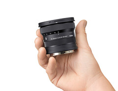 L'obiettivo zoom APS-C ultra-wide più piccolo e leggero al mondo (Fonte: SIGMA)