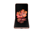 Z Flip 5G in colorazione Mystic Bronze (Image Source: Samsung)