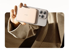 Anker Air 2 è stato lanciato al prezzo di CNY 299 in Cina, circa 32 dollari. Nella foto: il power bank. (Fonte: Anker - modifica)