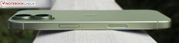 A destra: pulsante standby, pulsante fotocamera aptico