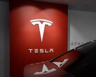 L'indagine di un'autorità tedesca potrebbe segnare il destino della funzione di cambio di corsia automatico di Tesla in Europa (Immagine: Milan Csizmadia)