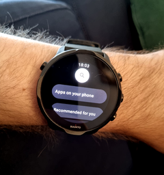 Il Google Play Store in esecuzione su un Suunto 7. (Fonte immagine: u/alehel)