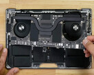 Apple ha apportato alcune modifiche interne all'ultimo MacBook Pro 14. (Fonte: iFixit)