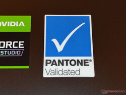 Vivobook Pro 16X OLED con adesivo convalidato da Pantone