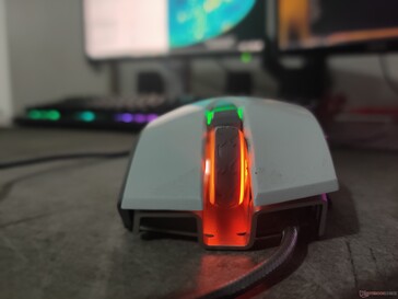 La rotella per lo scrolling ha dei luminosi LEDs RGB.