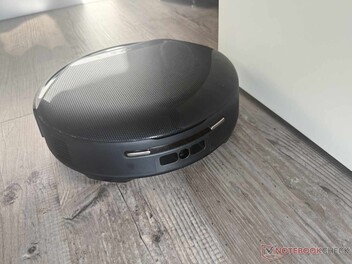 Durante i test, il Lefant M5 Pro ha spesso mantenuto un margine di sicurezza piuttosto ampio rispetto ai mobili.