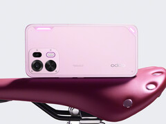 L'Oppo K15 Pro sarà disponibile in quattro colori, tra cui questo splendido rosa.