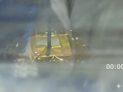 La nuova batteria forata con un chiodo (Fonte immagine: Sun, Y., Zuo, C., Wang, H. et al 2025; AI-edited)