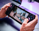 AFMF 2.1 è ora disponibile su ROG Ally e sul più recente ROG Ally X, nella foto. (Fonte: Notebookcheck)