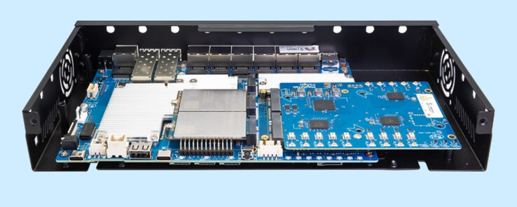 Il BPI-R4 Pro può anche essere opzionato con una custodia in alluminio.