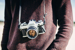 Sembra che Canon stia considerando una fotocamera mirrorless basata sul design della Canon AE-1, che è diventata popolare tra gli hobbisti. (Fonte: Museo della fotocamera Canon)