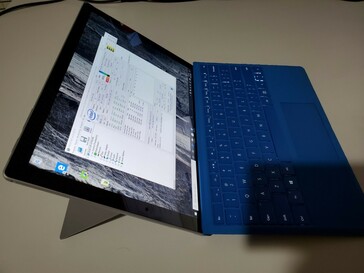 Prototipo del Surface Pro 8. (Fonte immagine: eBay)