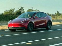 La Tesla Model Y Standard resa in colore rosso. (Fonte: Moose/X)
