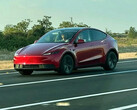 La Tesla Model Y Standard resa in colore rosso. (Fonte: Moose/X)