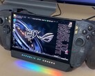 Asus ROG Ally X20 ha un guscio traslucido.