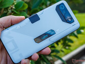Il ROG Phone 7 Ultimate potrebbe presto essere sostituito da un successore alimentato da Snapdragon 8 Gen 3. (Fonte: Notebookcheck)