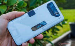 Il ROG Phone 7 Ultimate potrebbe presto essere sostituito da un successore alimentato da Snapdragon 8 Gen 3. (Fonte: Notebookcheck)
