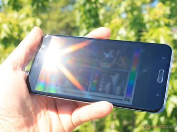 HTC U11 - sotto la luce del sole