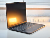 Il Lenovo IdeaPad Slim 3 15Q8X10 con il Qualcomm Snapdragon X (fonte immagine: Benjamin Herzig/Notebookcheck)