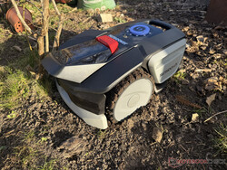 Sunseeker V1 è rimasto bloccato fuori dal prato