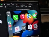 L'interfaccia Apple CarPlay in questa Tesla Model 3 è trasmessa da un Raspberry Pi che gira su una versione personalizzata di Android (Immagine: Michał Gapiński)
