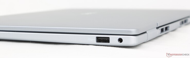 A destra: USB-A 3.2 Gen. 1, cuffie da 3,5 mm