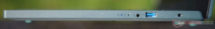 A destra: LED indicatori, jack audio da 3,5 mm, USB-A 3.2 Gen1, Nano Kensington