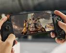 Il modello di punta Android di ultima generazione è risultato in grado di emulare meglio i giochi testati. Nella foto: God of War 3 emulato su uno smartphone (immagine modificata).