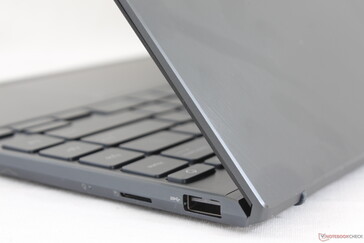 Famoso design della cover esterna in metallo lucido come la maggior parte degli altri portatili ZenBook