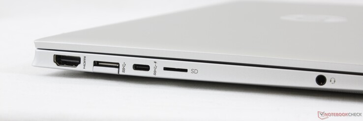 A sinistra: HDMI 2.0, USB-A 5 Gbps, USB-C 10 Gbps con PD e DisplayPort 1.4, lettore MicroSD, audio combinato da 3,5 mm