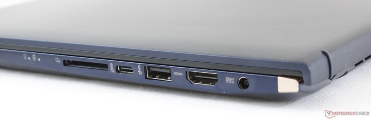 Lato destro: lettore SD, USB Type-C 3.1 Gen. 2, USB Type-A 3.1 Gen. 2, HDMI, alimentatore