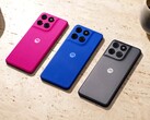 Il Moto G77 Power è disponibile con un pannello posteriore nei colori rosa, blu o grigio.