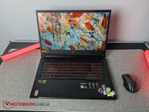 L'Acer Nitro V 17 con schede SD sulla sua base