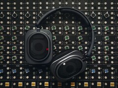Nothing Headphone (1) Pro combina tre driver per orecchio con cancellazione attiva del rumore adattiva e fino a 68 ore di autonomia.