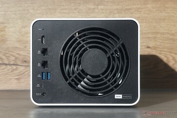 I modelli TerraMaster F4-425 Plus e Pro hanno un aspetto identico.