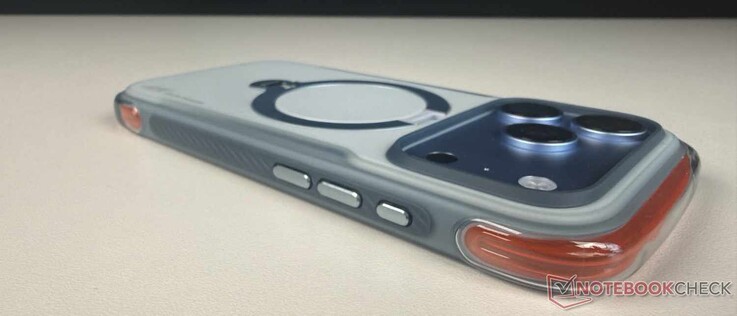 L’Ostand Q3 Air Pro protegge inoltre la fotocamera e il display quando viene appoggiato su un tavolo.