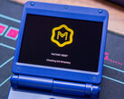 L'Anbernic RG34XX SP con muOS Pixie. (Fonte: Retro Handhelds)