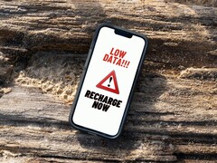 schermata dell&#039;iPhone che mostra un messaggio persistente di avviso di ricarica dati insufficiente. (Fonte immagine: Arpit Brandings via Pexels, modificato)