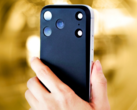 Il retro Mynus per l'iPhone 17 Pro rende piatto l'ammiraglia di Apple.