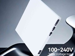 Nomad N1 è un power bank piatto a stato solido con presa di corrente (Fonte: Nomad)