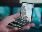 Sono emerse online nuove informazioni sul Samsung Galaxy Z Flip4 (immagine via Unsplash)