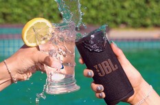 JBL vorrebbe farle sapere che il Grip è perfetto per le feste (Fonte: JBL)