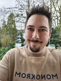 Selfie con la fotocamera principale di Huawei Mate X6 (modalità ritratto)