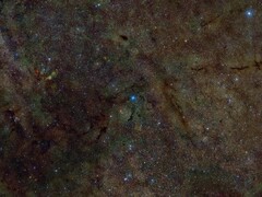 Un'immagine composita che mostra una sezione del mezzo interstellare radiografata per lo zolfo (Fonte immagine: DSS, DECaPS, eRosita, e NASA; ritagliata)