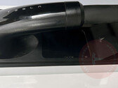 Tesla V4 Supercharger con schermo a pagamento (immagine: Tesla Owners UK/Twitter)
