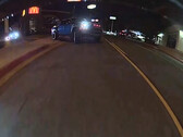 Tesla Model 3 registra inseguimento di rabbia stradale e molestie al conducente EV da parte dei proprietari di camion Ford e Chevy mentre le chiamate al 911 cadono