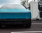 cybertruck da 800 V che si carica con una pila da 350 kW (immagine: Nxu/X)