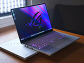 Due delle sei SKU di 2024 Asus ROG Zephyrus G14 sono ora disponibili per l'acquisto (Fonte immagine: NotebookcheckReviews su YouTube)